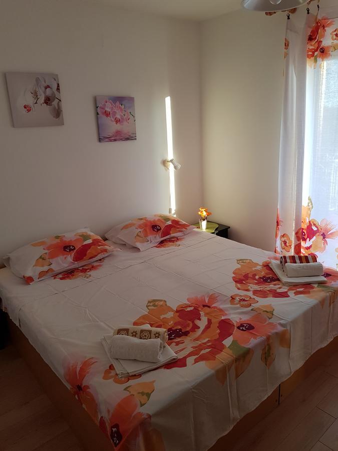 Apartmani Zoric Vodice Esterno foto