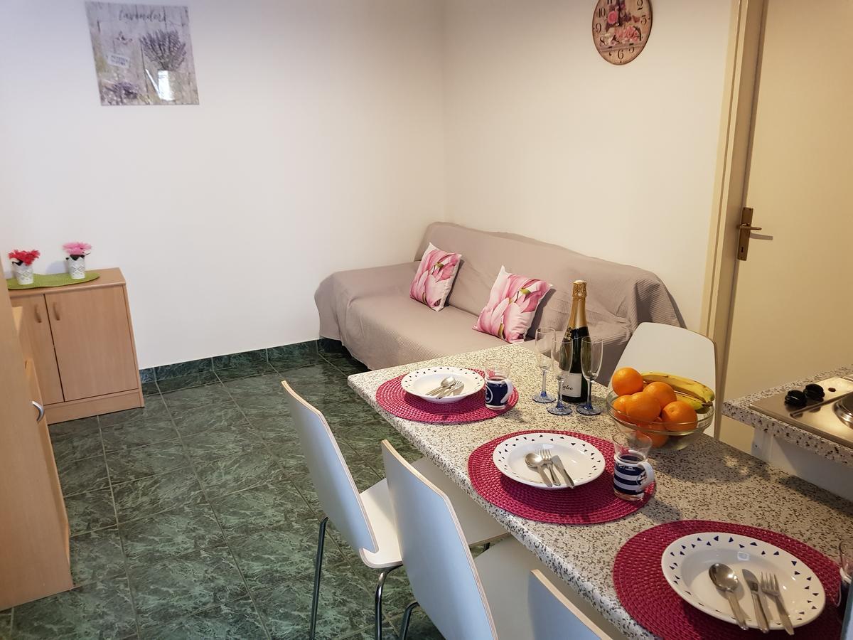 Apartmani Zoric Vodice Esterno foto