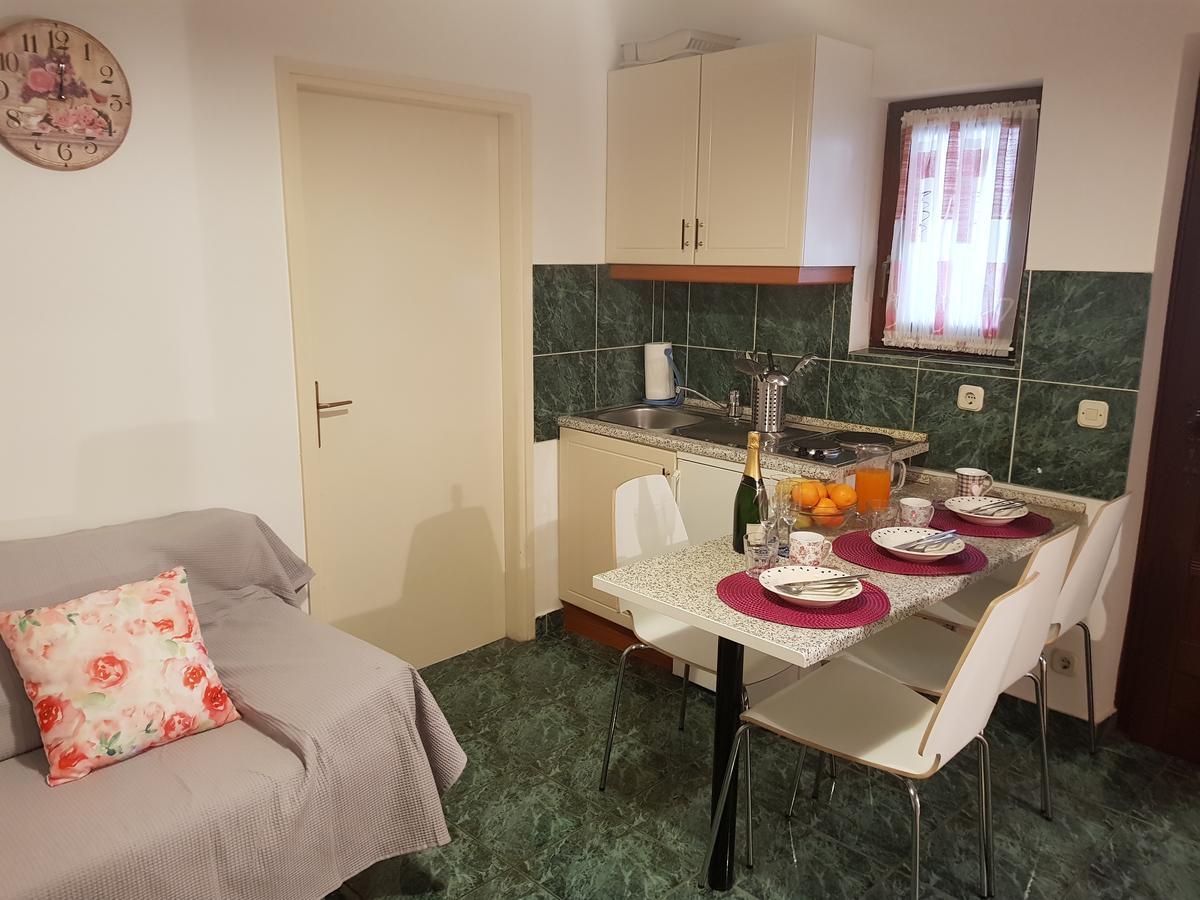 Apartmani Zoric Vodice Esterno foto