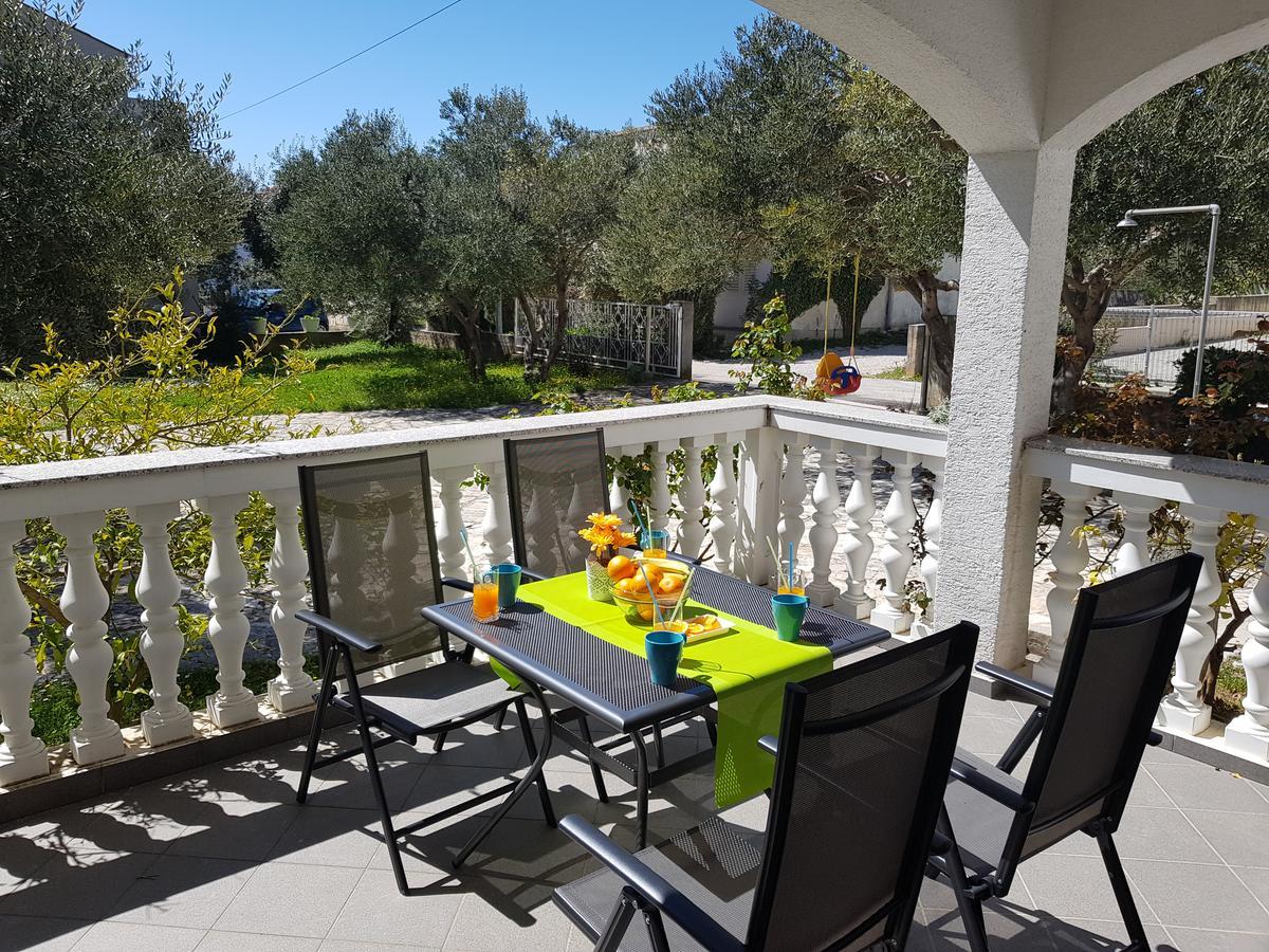 Apartmani Zoric Vodice Esterno foto