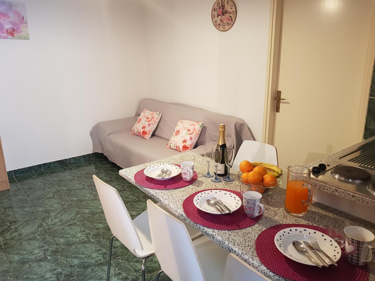 Apartmani Zoric Vodice Esterno foto