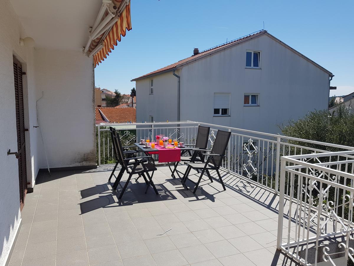 Apartmani Zoric Vodice Esterno foto